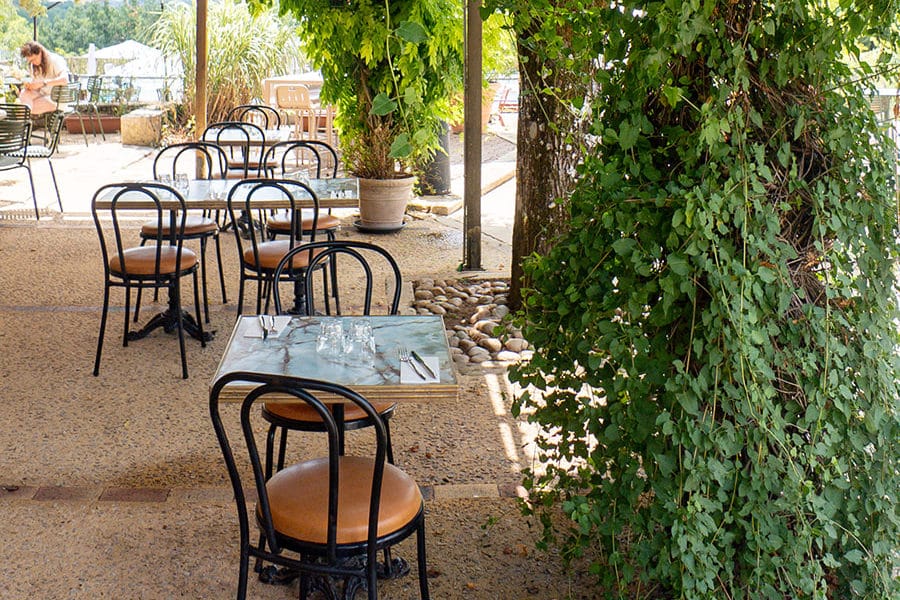 Les Grottes de Roffy campground dining area