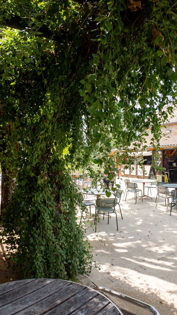 Restaurant service at a campsite in the Dordogne