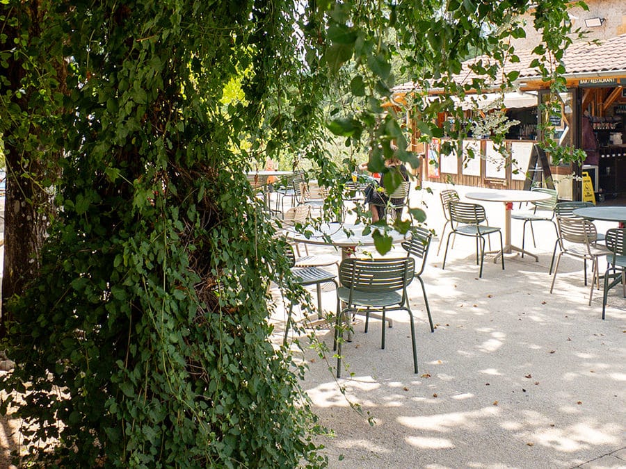Espace de restauration du camping Les Grottes de Roffy